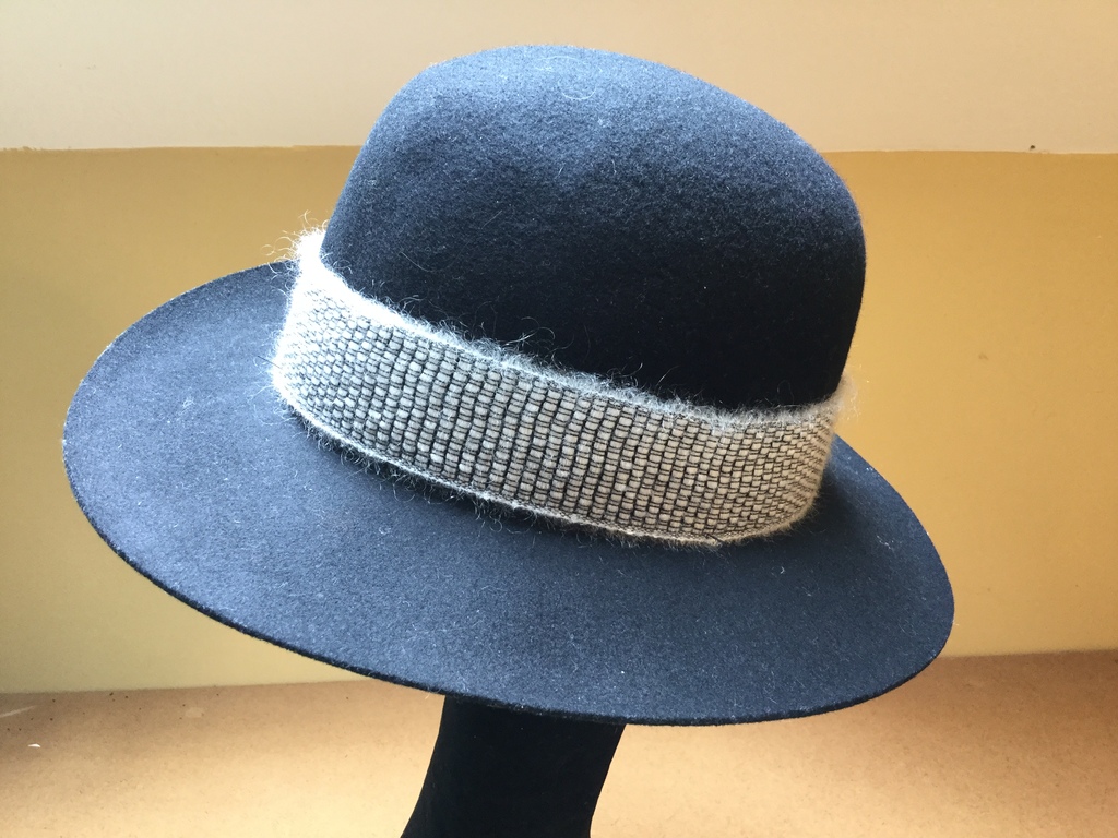 Black Felt Bettina 8.5L